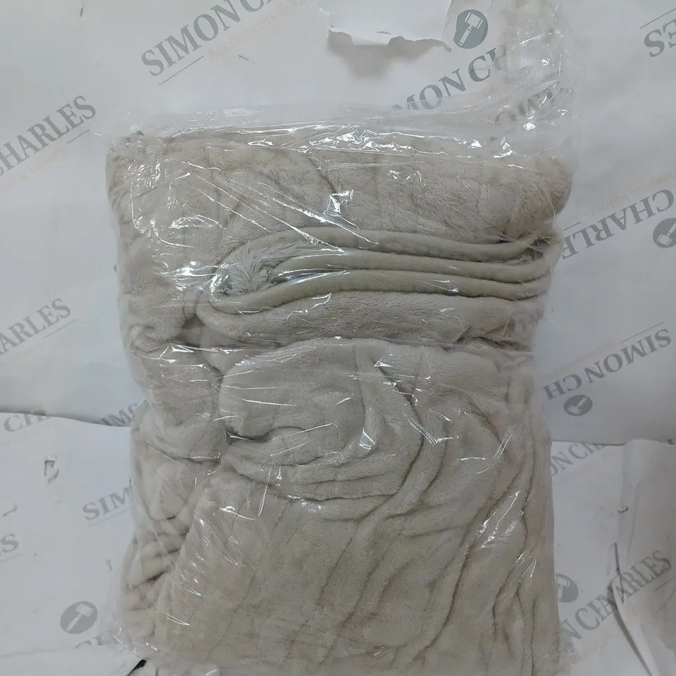 BOXED COZEE HOME VELVETSOFT HEATED THROW IN STONE 