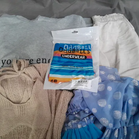 APPROXIMATELY 50 ASSORTED CLOTHING ITEMS TO INCLUDE - DRESS, HOODIE, T-SHIRT ETC.