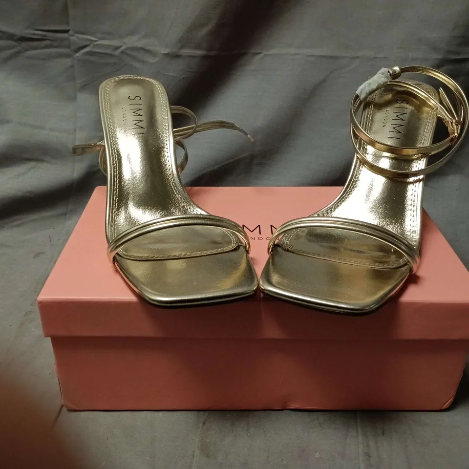 BOXED PAIR OF UK4 SIMM LONDON BORA WIDE FIT GOLD METALLIC SANDALS 