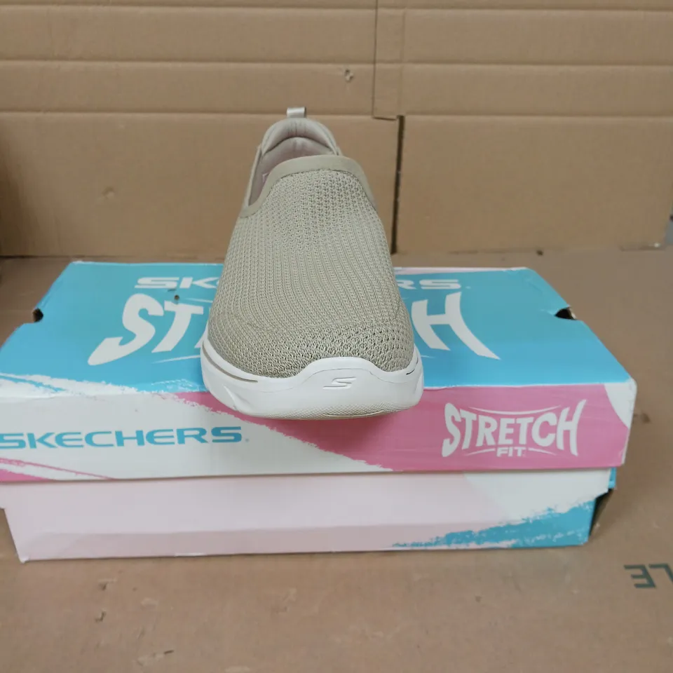 SKECHERS STRETCH FIT TRAINERS TAUPE SIZE 6