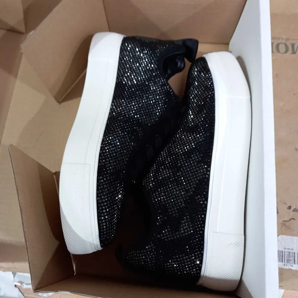 MODA DESIGNER STYLE BLACK SHOES SIZE 7 