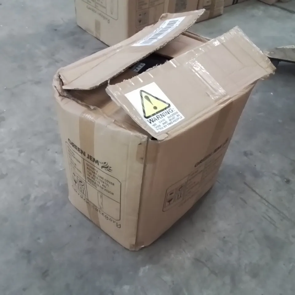 BOX CONTAINING A LARGE QUANTITY OF BRAND NEW ADVENTURE PEAKS PICNIC BLANKETS 
