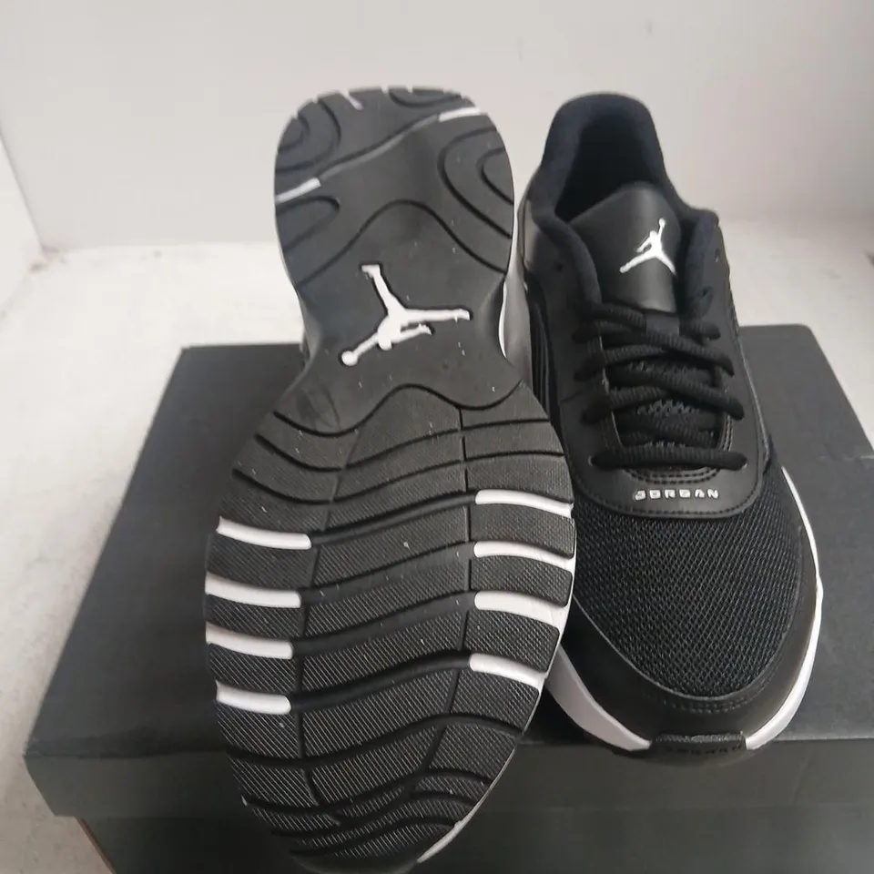 JORDAN TRUNNER FLOW BLACK/WHITE SNEAKERS UK 9 (EU 44) – BOXED