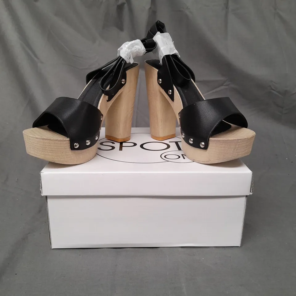 BOXED PAIR OF SPOT ON OPEN TOE HIGH BLOCK HEEL SANDALS IN BLACK SIZE 4