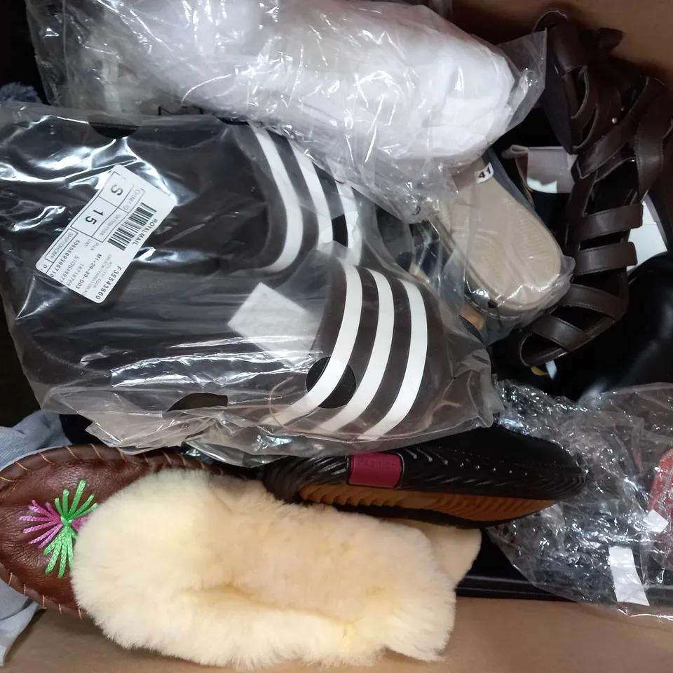 BOX OF APPROXIMATELY 15 ASSORTED PAIRS OF SHOES AND FOOTWEAR ITEMS IN VARIOUS STYLES AND SIZES TO INCLUDE MODA IN PELLE, FASHION, M&S, ETC