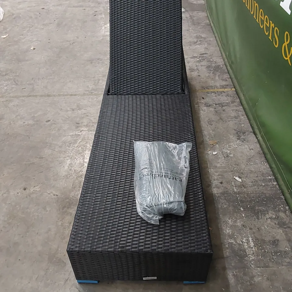 BOXED MIAMI RATRAN SUNLOUNGER WITH COVER 
