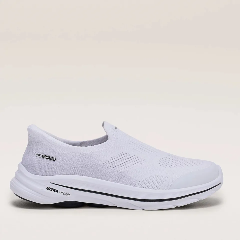 BOXED PAIR OF SKECHERS GO WALK 8 NOVA SLIP-INS TRAINER - SIZE 3.5