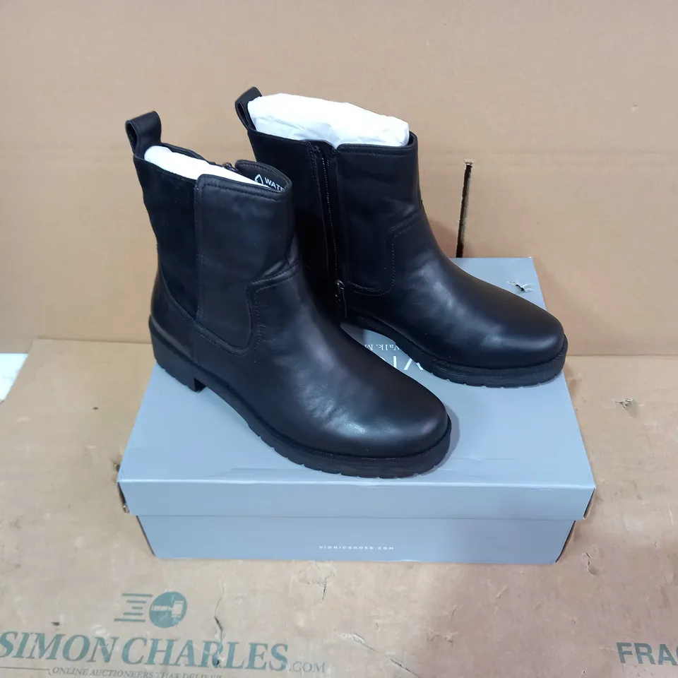 BOXED PAIR OF VIONIC BOOTS - SIZE 6