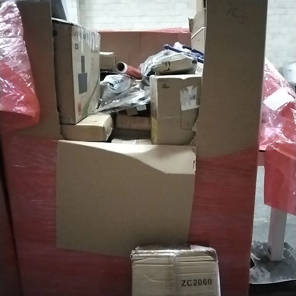 PALLET OF HOUSEHOLD ITEMS TO INCLUDE MOBILE TV CART, TV ANTENNA,BUCKINGHAM CADDY AND OTHER ASSORTED ITEMS...