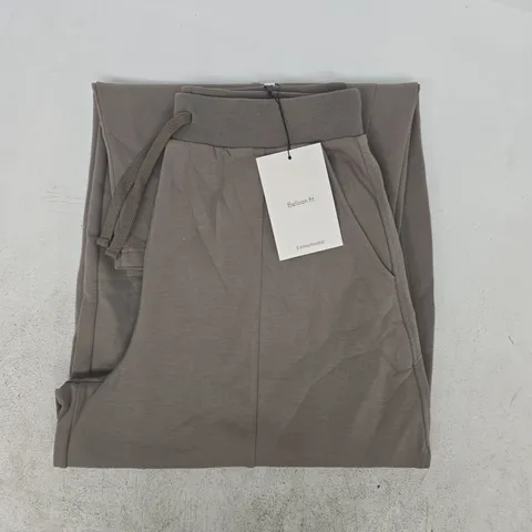 STRADIVARIUS BALLOON FIT JOGGERS IN TAUPE SIZE UK LARGE