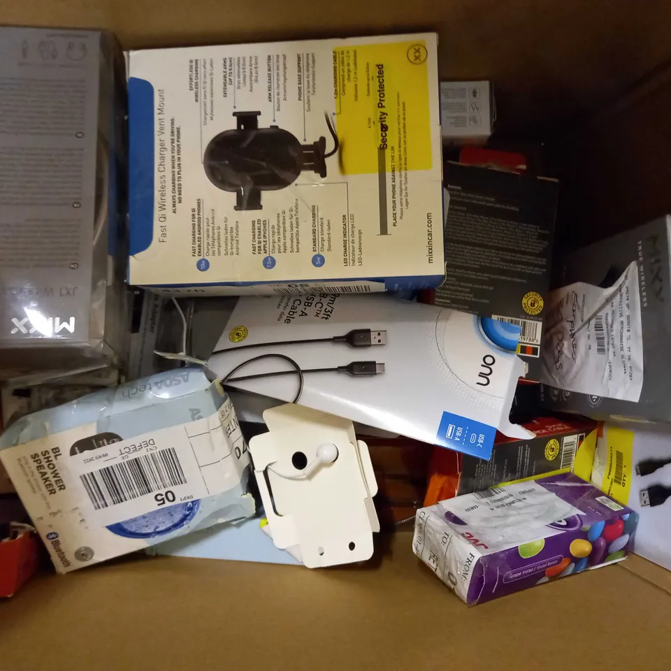 BOX OF APPROXIMATELY 20 ASSORTED ELECTRICAL ITEMS TO INCLUDE ASDA TECH FM ALARM CLOCK, BLACKWEB WIRELESS MOUSE, BLACKWEB MICRO USB TO USB-A CABLE, ETC