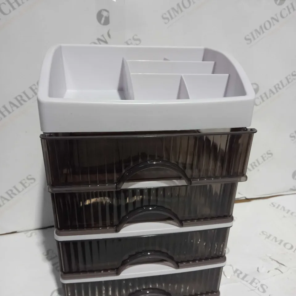 BOX OF APPROXIMATELY 10 ITEMS TO INCLUDE STORAGE BOXES, TOILET BRUSH, COSMETIC BOX ETC