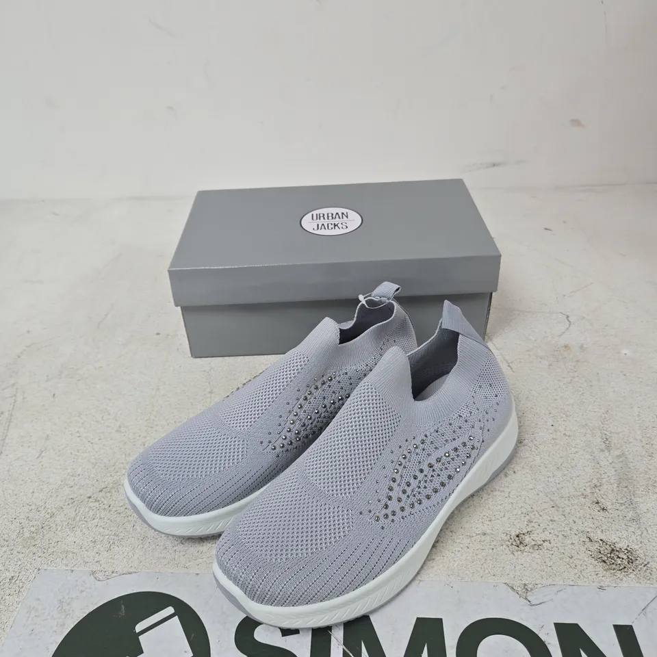 URBAN JACKS NEGRONI GREY SLIP-ON TRAINERS – UK 5