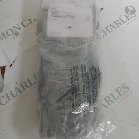 NIKE EVERYDAY PLUS GREY SOCKS SIZE L