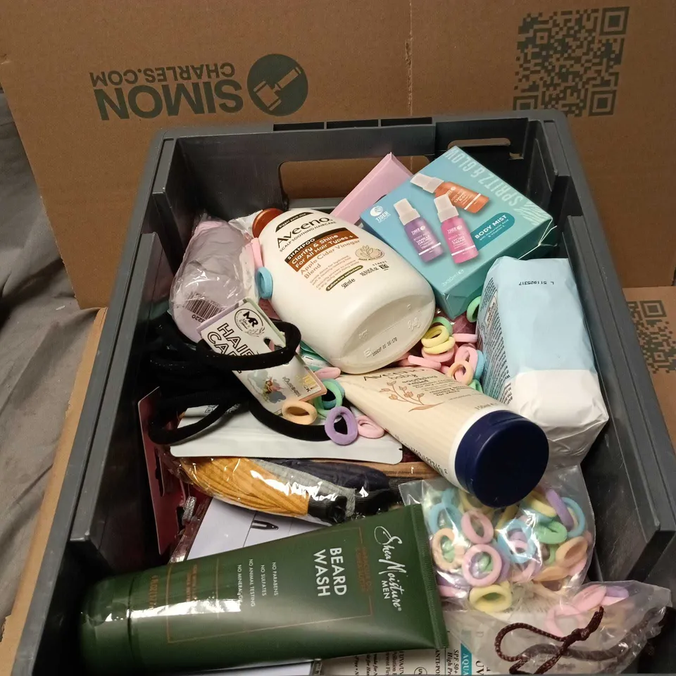 APPROXIMATELY 20 ASSORTED COSMETIC ITEMS TO INCLUDE AVEENO, AVEENO BABY, BOOTS BABY SOAP, BEARD WASH, TIGER MOON BODY MIST GIFT SET ETC