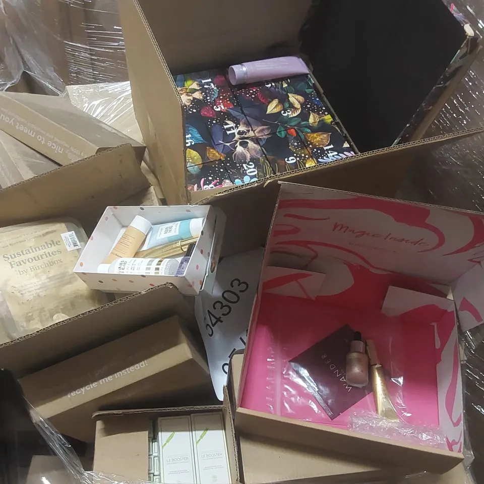 PALLET CONTAINING A VERY LARGE QUANTITY OF ASSORTED BEAUTY PRODUCTS INCLUDING: BIRCHBOX BEAUTY ADVENT CALENDAR, BIRCHBOX BEAUTY SETS, LASH & EYEBROW CONDITIONER ECT