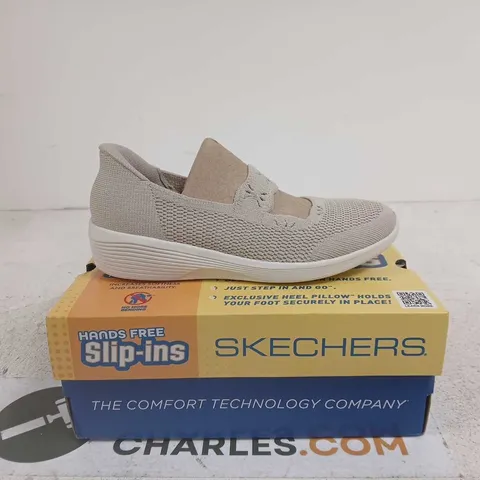 SKECHERS SLIP INS LIGHT GREY SIZE 4 BOXED