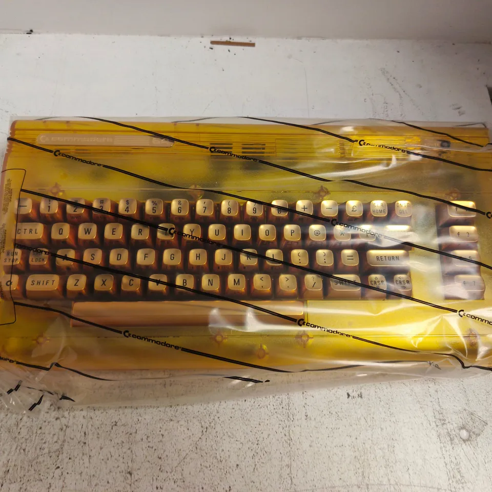 COMMODORE 64 ULTIMATE FOUNDERS EDITION BUNDLE – KEYBOARD, 12V ADAPTOR, I REBOOTED T‑SHIRT, CERTIFICATE & ACCESSORIES