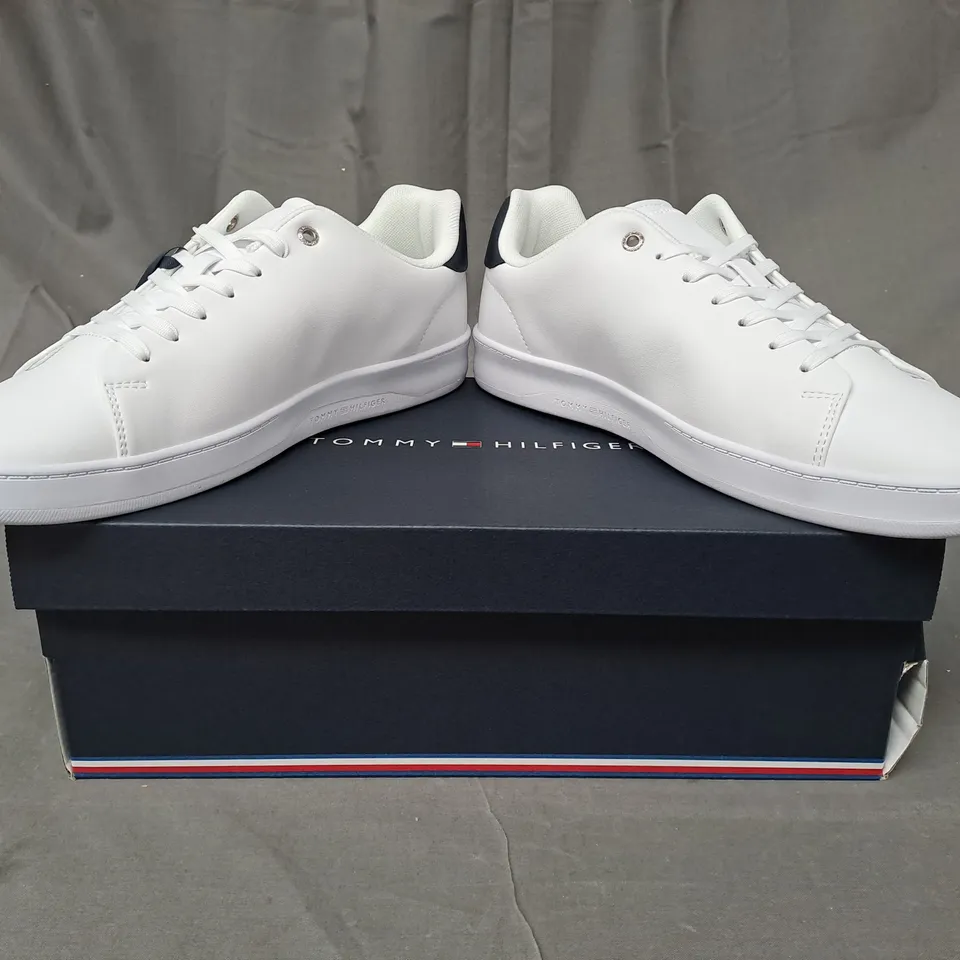 BOXED PAIR OF TOMMY HILFIGER SHOES IN WHITE UK SIZE 9