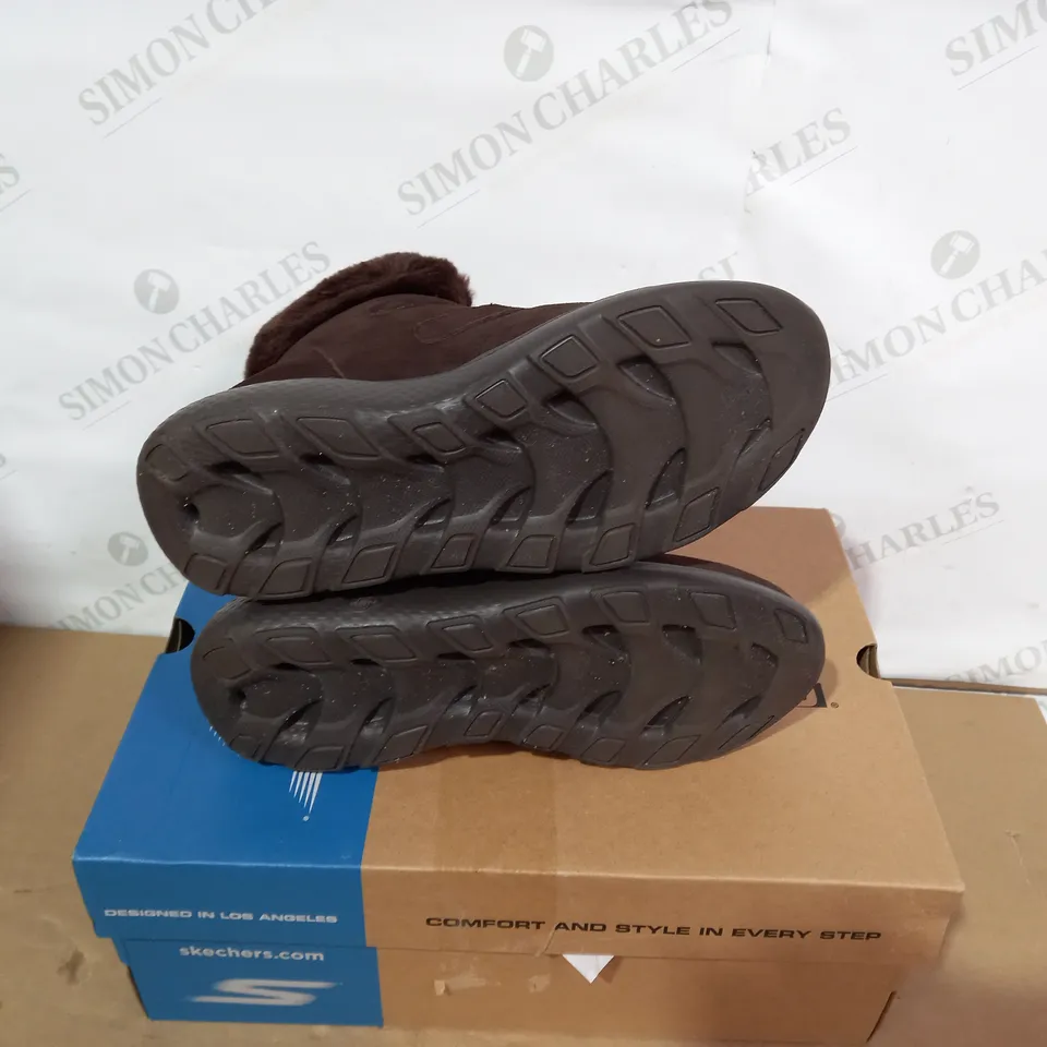 BOXED PAIR OF SKECHERS BROWN BOOTS - SIZE 4