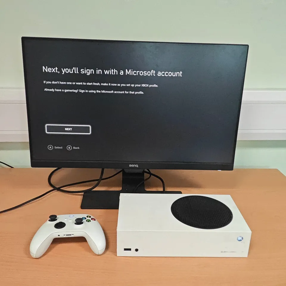 BOXED XBOX SERIES S 512GB DIGITAL EDITION CONSOLE WITH CONTROLLER 