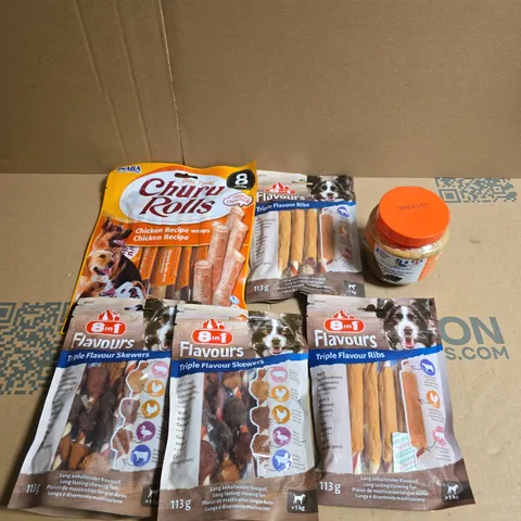 APPROX 15 ASSORTED PET FOODS & TREATS TO INCLUDE CHURU ROLLS, TRIPLE FLAOUR RIBS AND SKEWERS