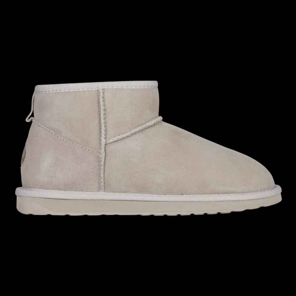 BOXED PAIR OF EMU STINGER MICRO WATER RESISTANT SHEEPSKIN BOOTS IN DUSK - UK 6