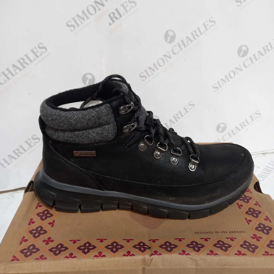 BOXED PAIR OF SKECHERS SYNERGY WARM BOOTS, BLACK - SIZE 6
