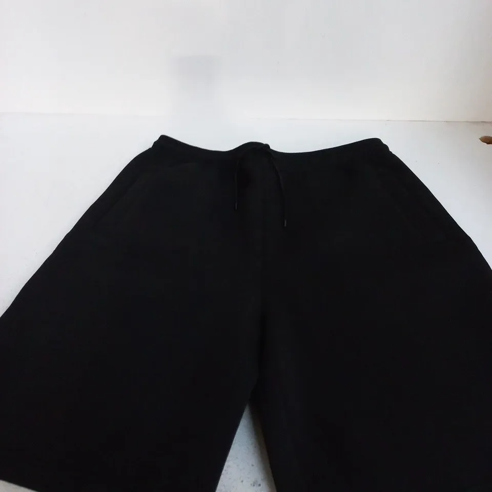 WEEKDAY SHORTS IN BLACK – UK SIZE L (SIMON JERSEY)