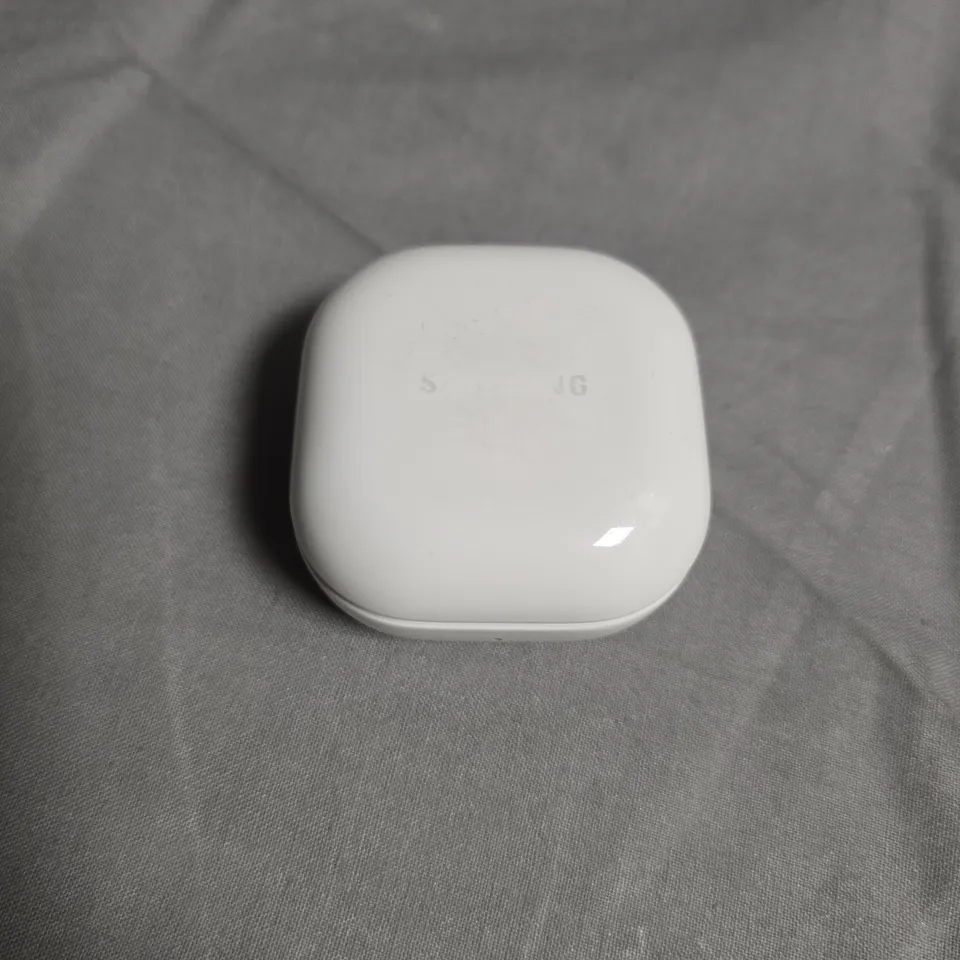 SAMSUNG GALAXY BUDS – TRUE WIRELESS EARBUDS WITH CHARGING CASE (SOUND BY AKG)