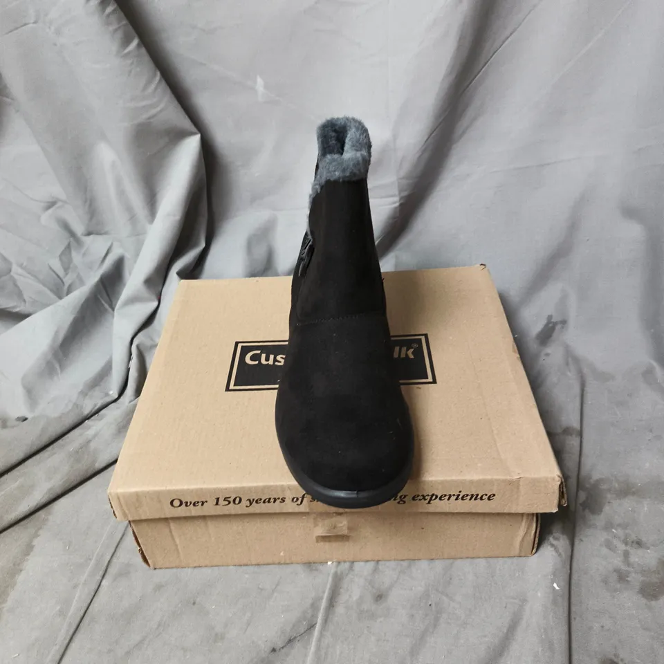 WOMEN'S BLACK SUEDE ANKLE BOOTS WITH FAUX FUR LINING – UK SIZE 6