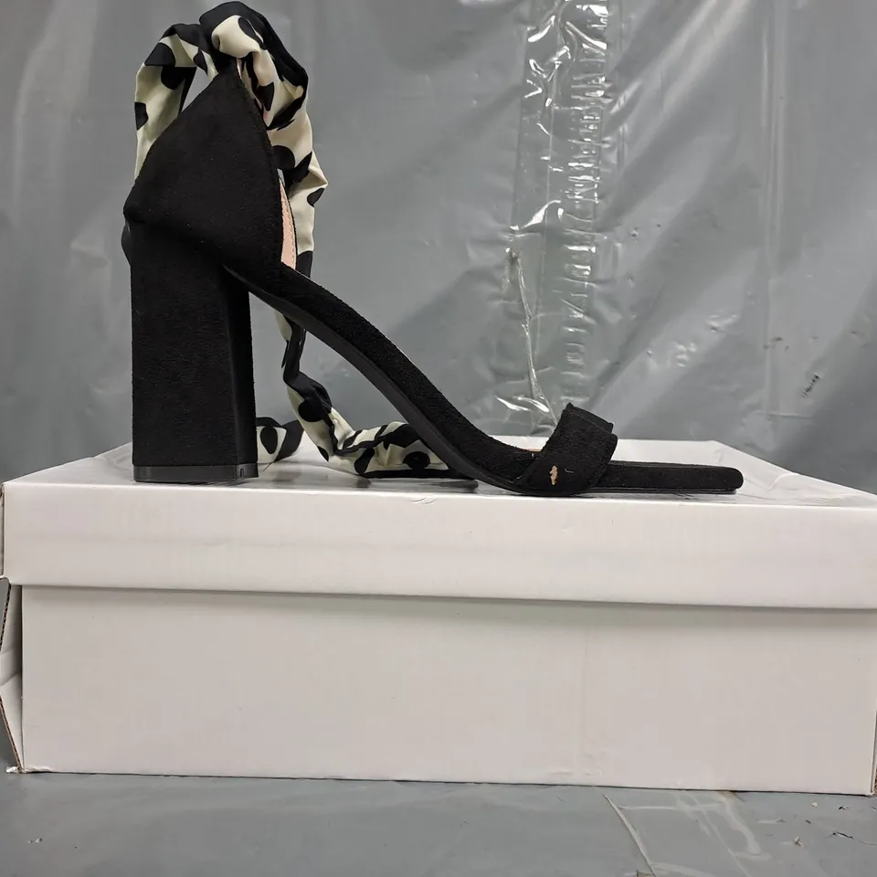 BOXED PAIR OF UNBRANDED OPEN TOE HIGH BLOCK HEEL SANDALS IN BLACK SIZE EU 39