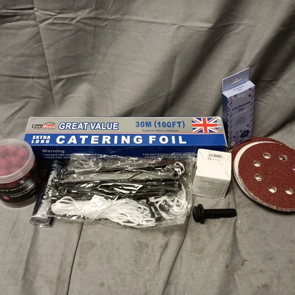 APPROXIMATELY 12 ASSORTED HOUSEHOLD ITEMS TO INCLUDE CATERING FOIL, STICKY BLOODWORM POPUPS, WAX MELTS, ETC