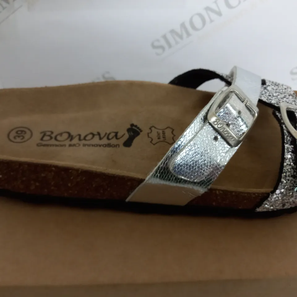 BONOVA SANDLES IN SILVER SIZE 6 