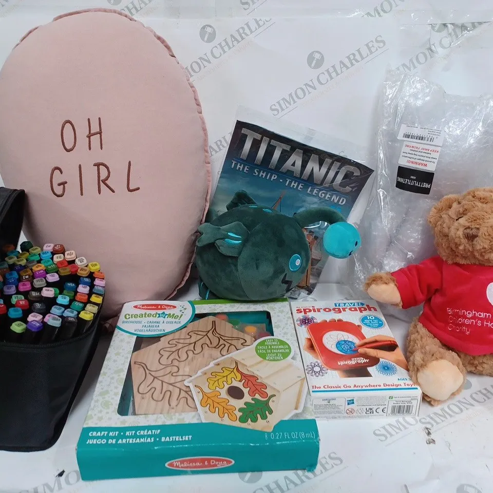 LARGE QUANTITY OF ASSORTED TOYS, GAMES, GIFTS AND NOVELTIES TO INCLUDE VARIOUS PLUSHIES/TEDDYS, TWIN MARKERS OF VARIOUS COLOURS, WOODEN CRAFT KIT, ETC