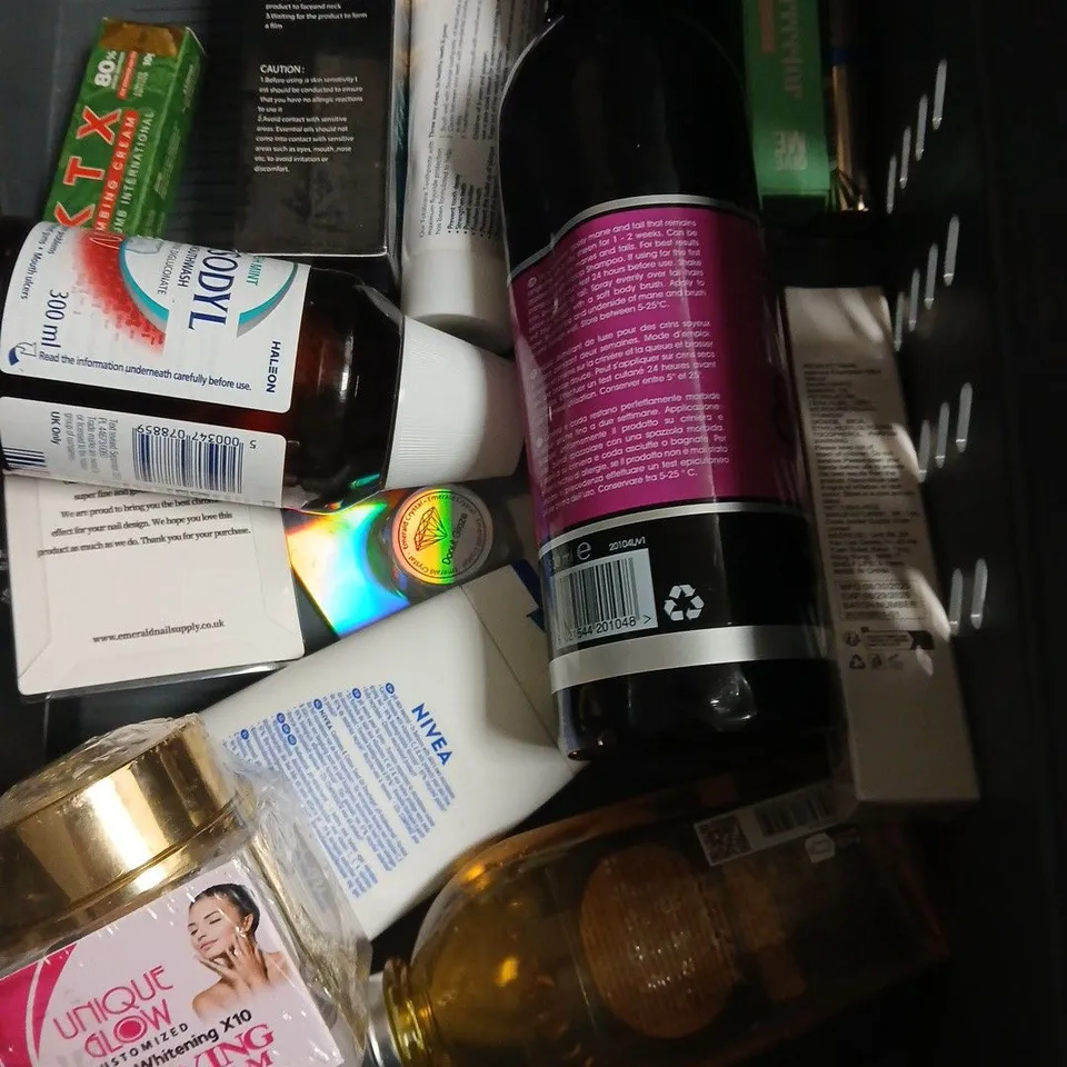 APPROXIMATEY 20 ASSORTED HEALTH AND BEAUTY PRODUCTS TO INCLUDE - PAI SOOTHING BODY CREAM - GIVE ME HAIR REPAIR CREAM - 47 SKIN DAILY MOISTURISER - ETC