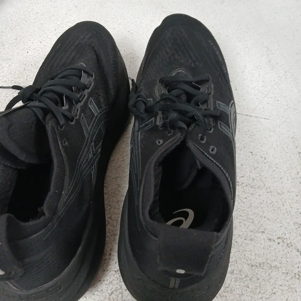 ASICS RUNNING SHOES – BLACK, PAIR (UK 8)
