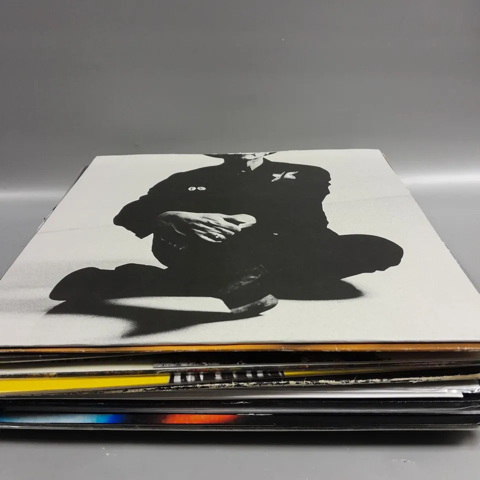 APPROXIMATELY 15 ASSORTED VINYLS FROM VARIOUS ARTISTS TO INCLUDE ROD STEWART, JERRY'S WORLD, THE EVERLYS ETC 