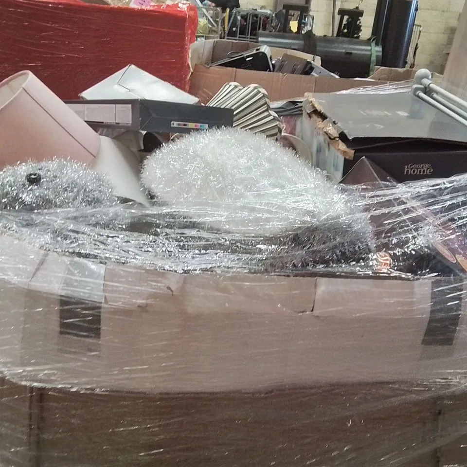 PALLET OF ASSORTED HOUSEHOLD GOODS AND PRODUCTS TO INCLUDE;SOLAR PANEL BUTTERFLY LIGHT,LIGHT,HEATED BLANKET,CLOTHES AIRER