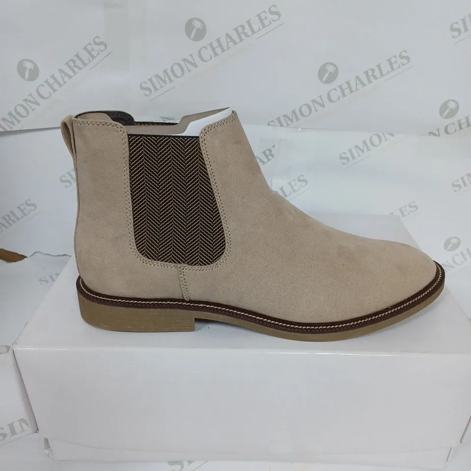 BOXED MENS MARSH MICROSUEDE SHOES IN SAND SIZE 10