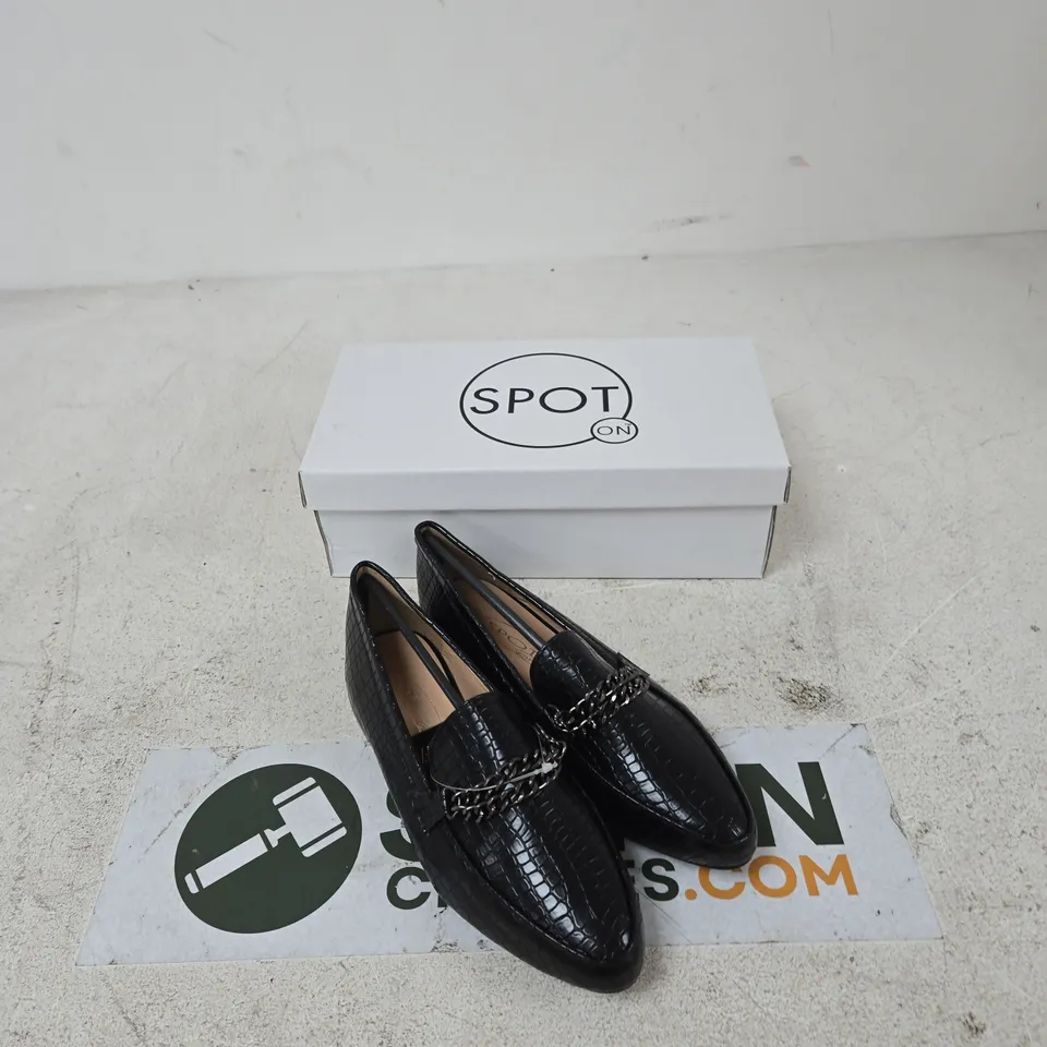 SPOT ON LADIES COLLECTION CROC-EFFECT LOAFERS – BLACK, STYLE F80534 UK SIZE 3