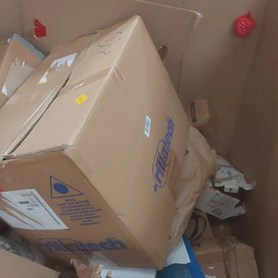 PALLET OF ASSORTED PRODUCTS AND ITEMS TO INCLUDE:CAT SCRATCHER,MULTI-HEAD,SAFETY GATE.