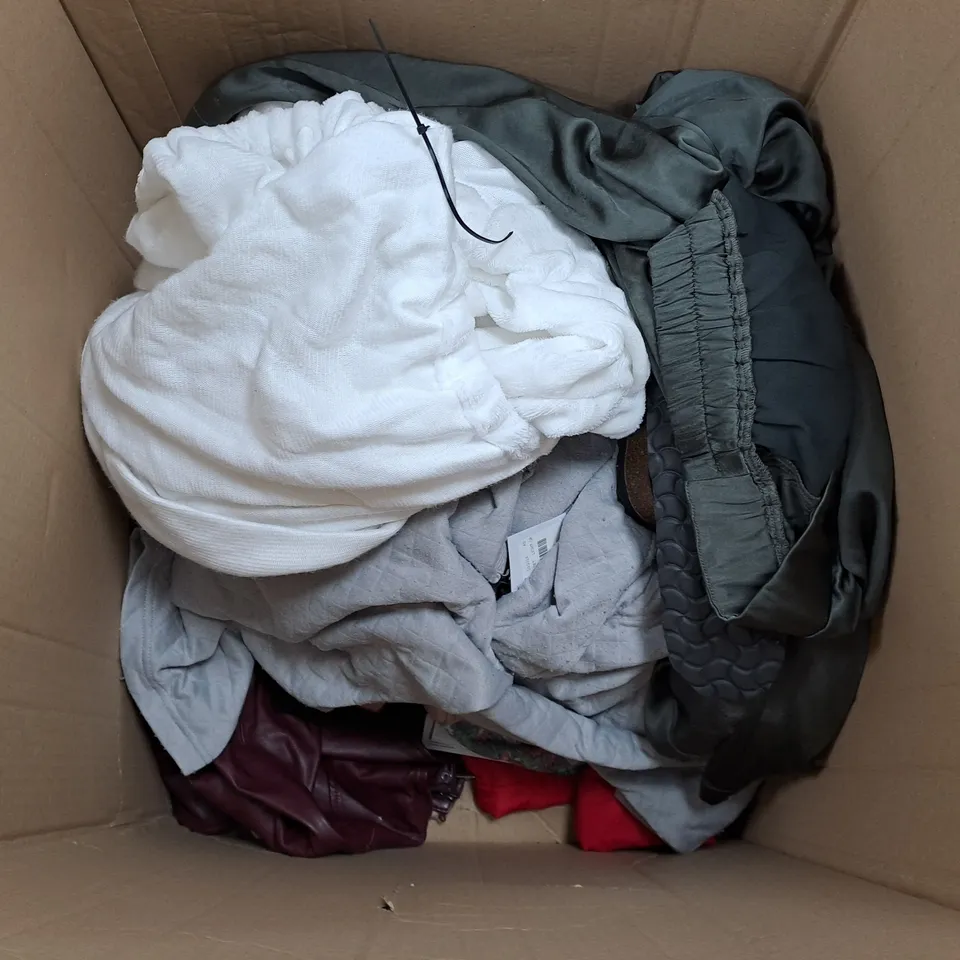 LARGE BOX OF ASSORTED CLOTHING ITEMS TO INCLUDE COATS, SANDALS, PANTS, ETC