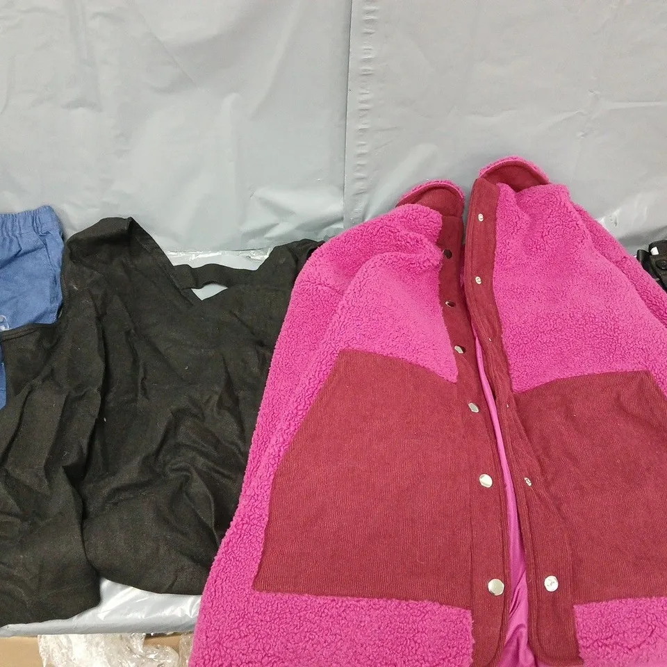 APPROXIMATELY 50 ASSORTED CLOTHING ITEMS IN VARIOUS SIZES TO INCLUDE JACKETS, TROUSERS, TOPS, ETC - COLLECTION ONLY
