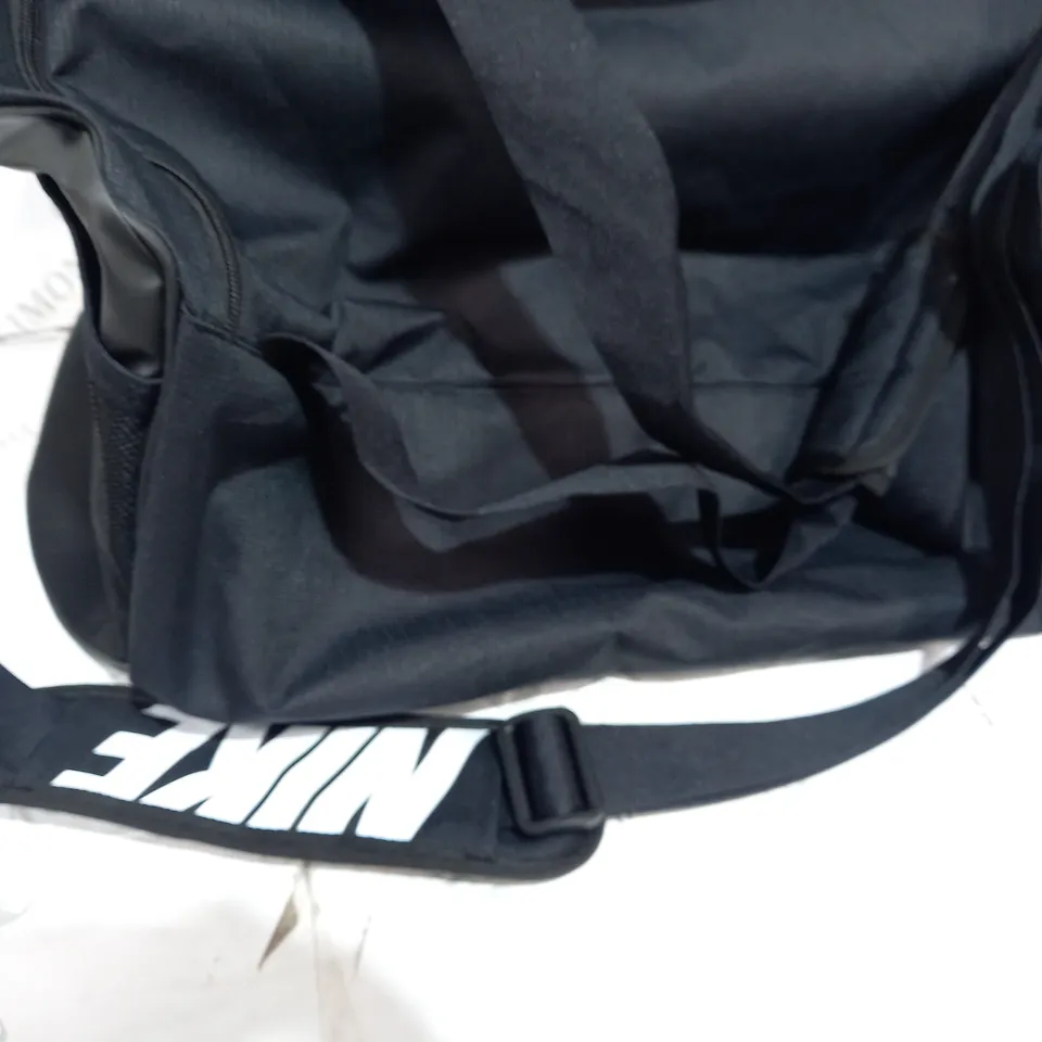 NIKE BRASILIA LARGE SPORTS HOLDALL DUFFEL BAG