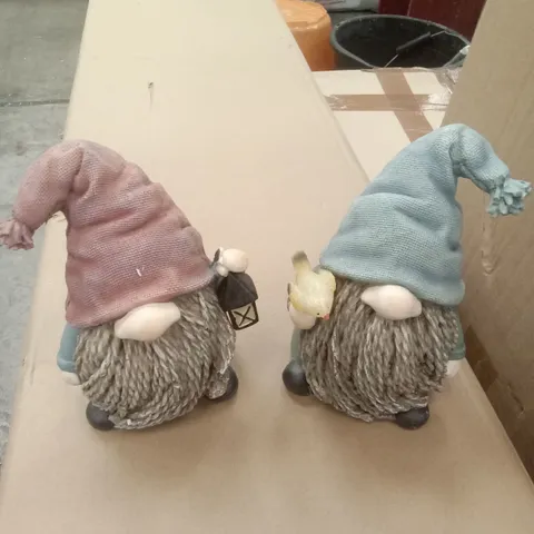BOXED PAIR OF LED GNOMES FIGURES