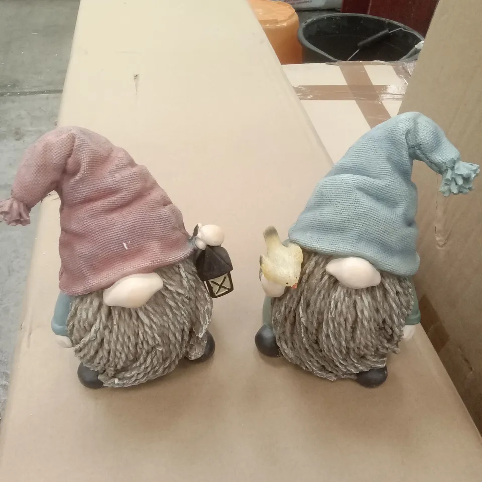 BOXED PAIR OF LED GNOMES FIGURES