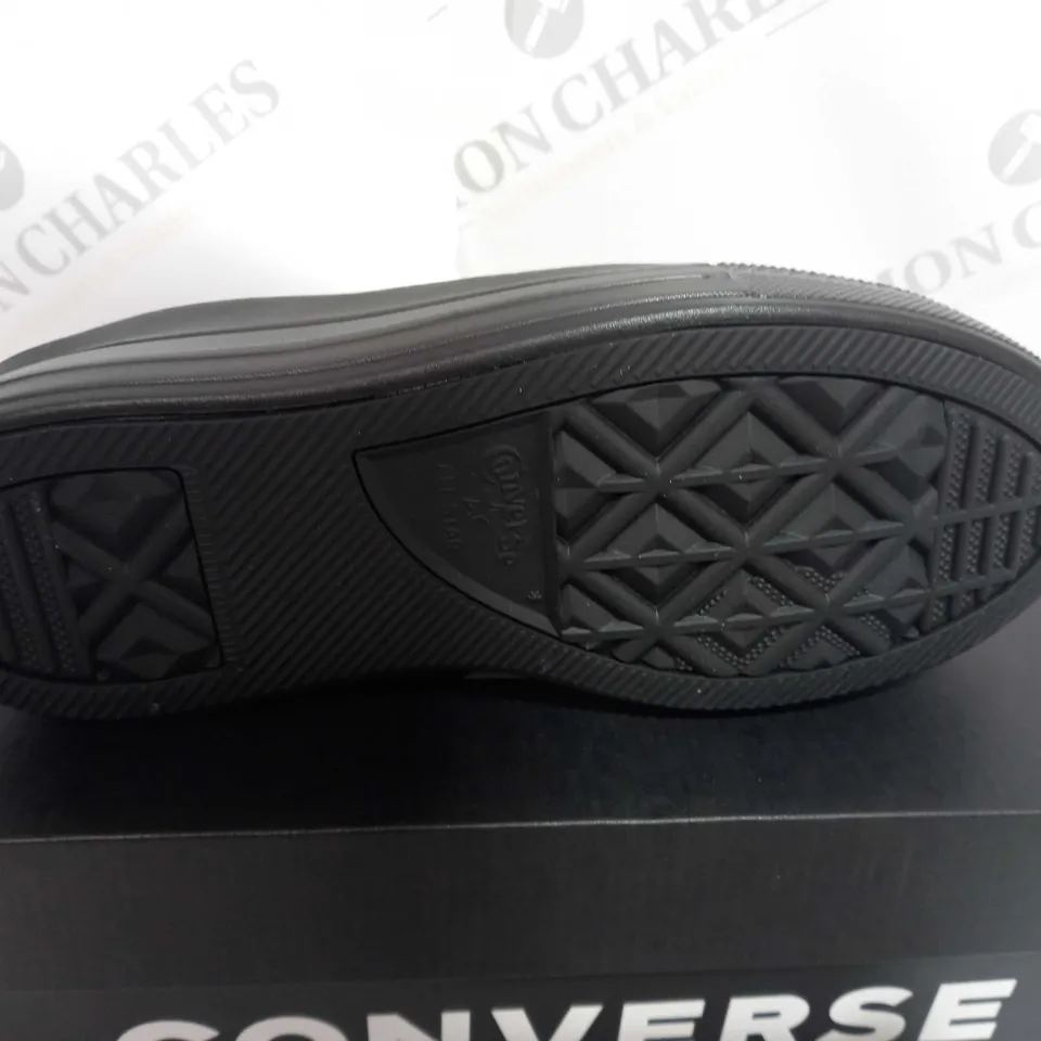 BOXED PAIR OF CONVERSE CATS MOVE HI IN BLACK/SMOK GREY SIZE 4.5