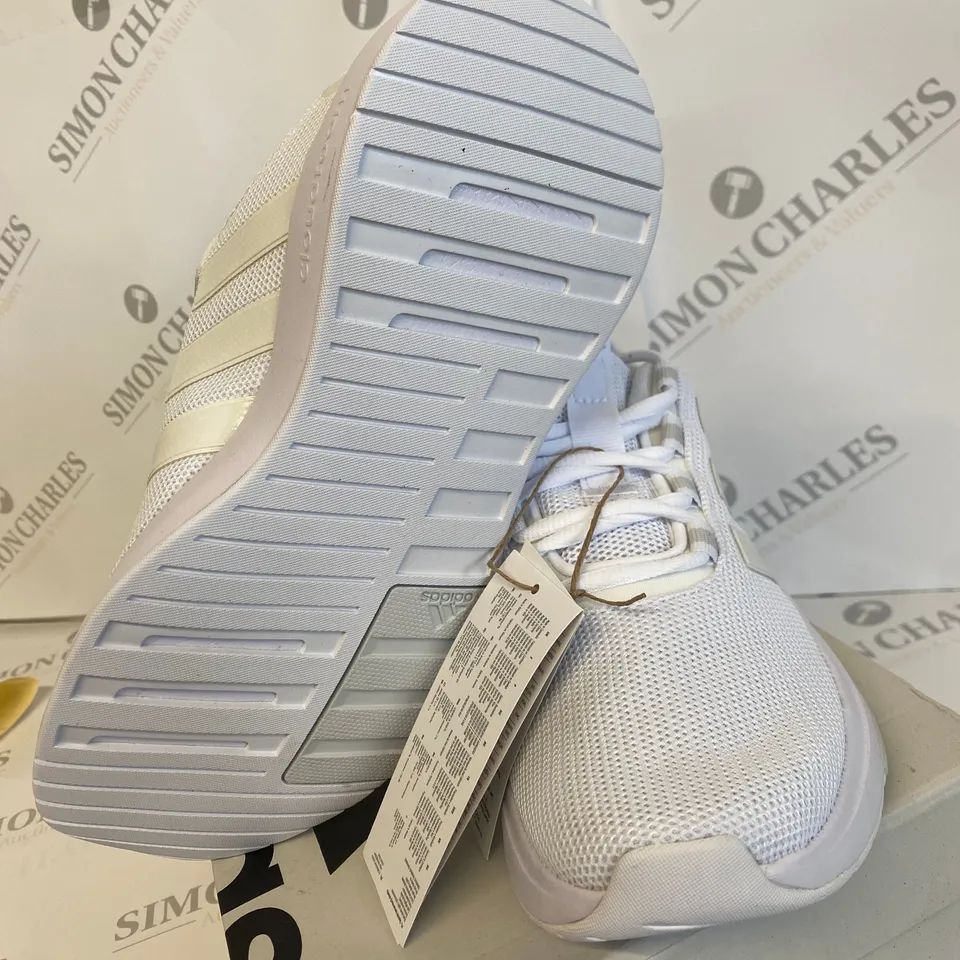 BOXED PAIR OF ADIDAS RACER TR23 WHITE TRAINERS SIZE 6