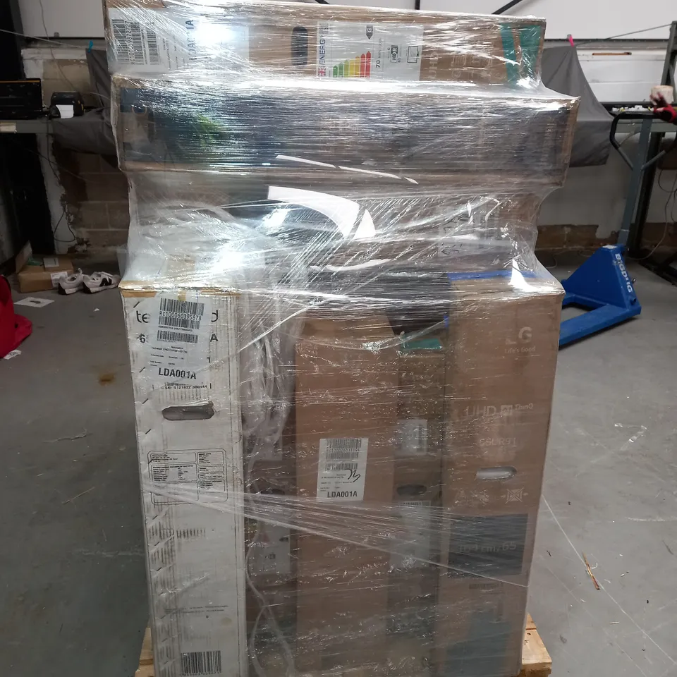 PALLET OF ASSORTED DAMAGED AND FAULTY TELEVISIONS TO INCLUDE TECHWOOD, SAMSUNG AND HISENSE - COLLECTION ONLY 